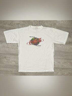 1997 Vintage World of Coca Cola Atlanta Men’s White Graphic T-Shirt